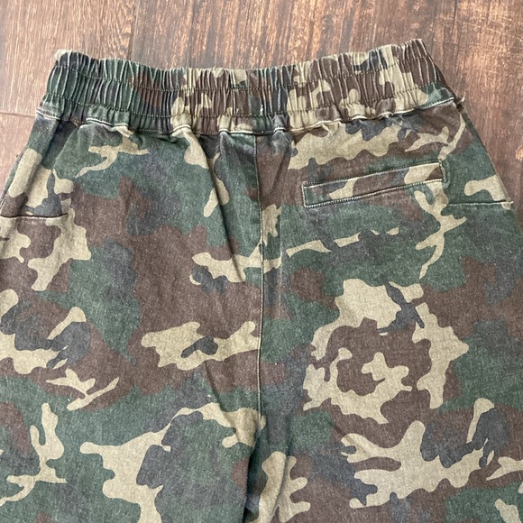 Sale! Francesca's camouflage print with floral embroidery. Size small. - Picture 6 of 9